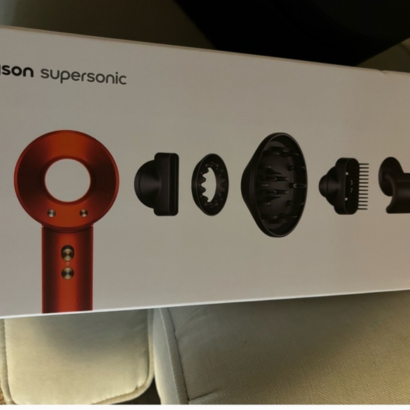 Dyson Super Sonic hair dryer with attachment - Picture 7 of 7